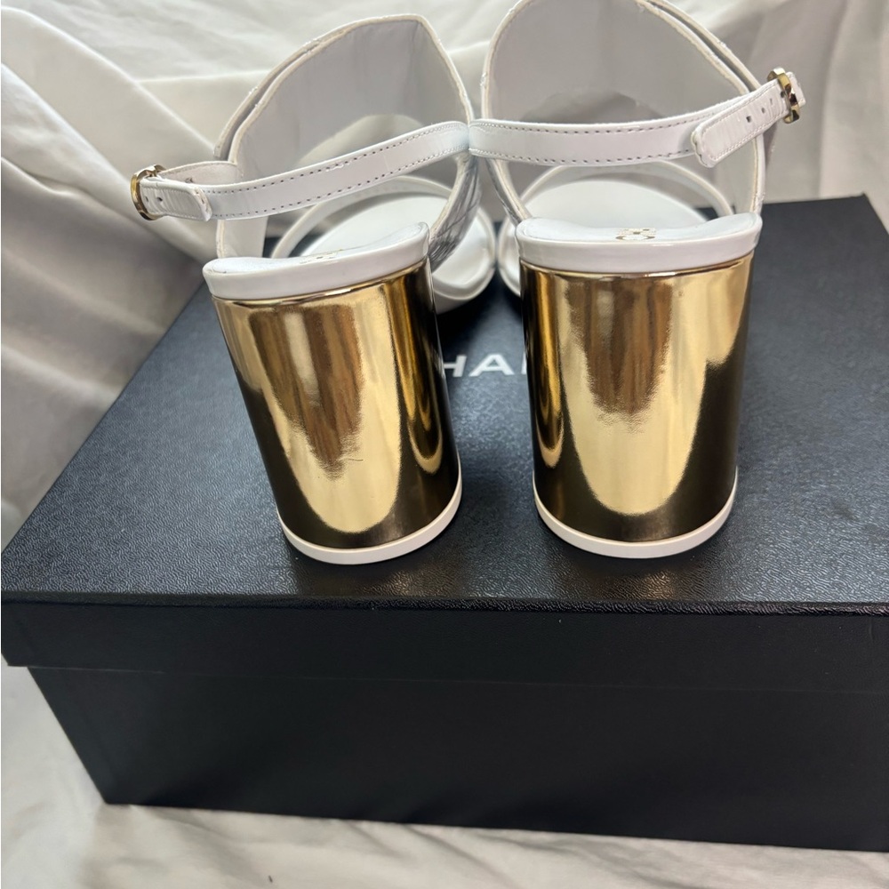 CHANEL White Quilted Leather Slingback Block Heels with Gold CC - Picture 5 of 7